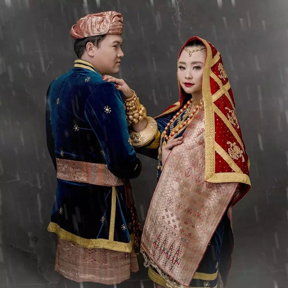 pesona seleb prewedding dengan adat minang © Instagram