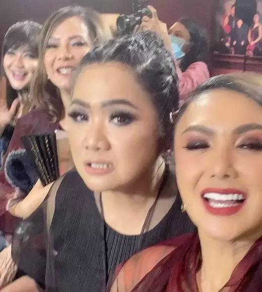 Yuni dan 7 bintang © Instagram