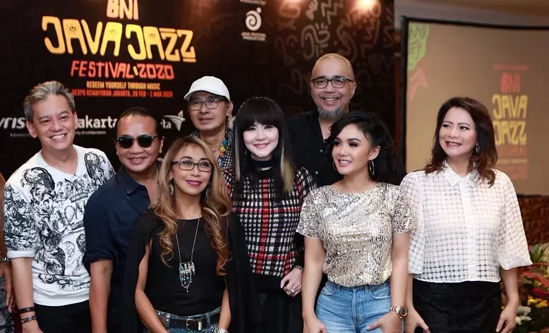 Yuni dan 7 bintang © Instagram