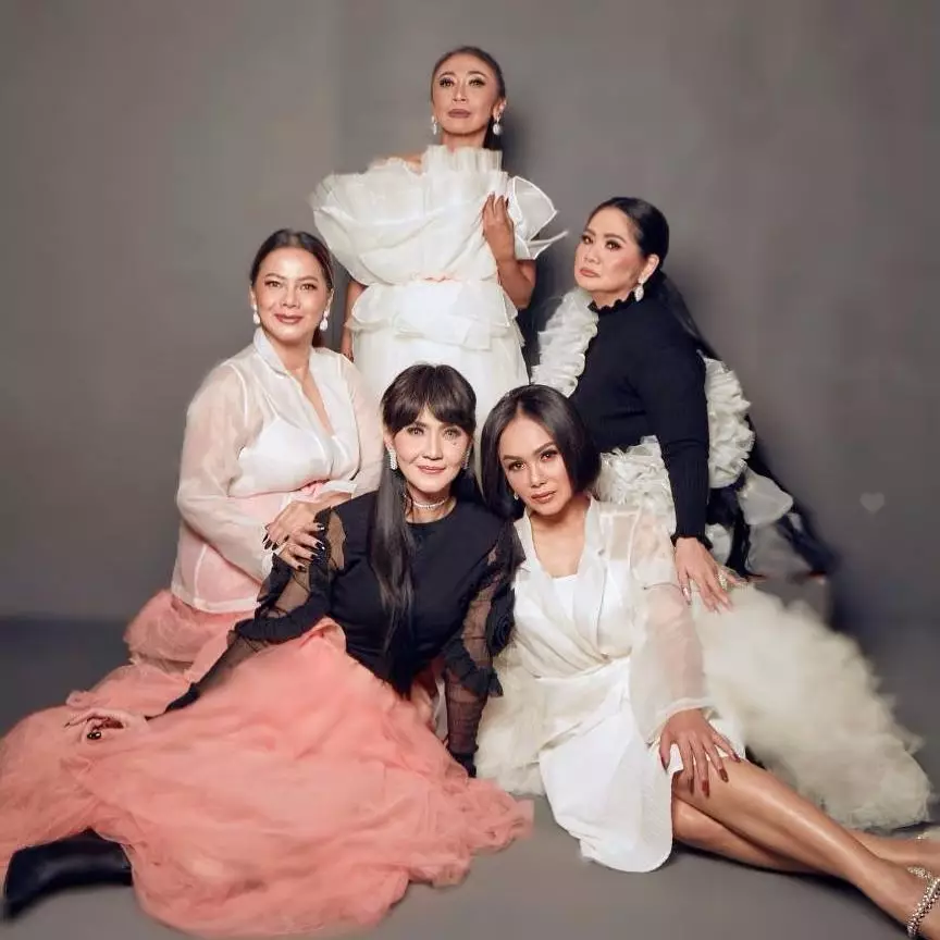 Yuni dan 7 bintang © Instagram