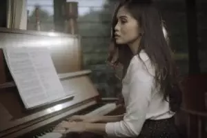 Annisa Resmana bikin single pertamanya kurang dari satu jam, wow!