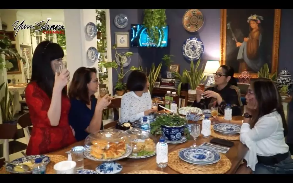 Yuni Shara bareng grup Rumpies © 2021 brilio.net Yuni Shara bareng grup Rumpies © 2021 brilio.net