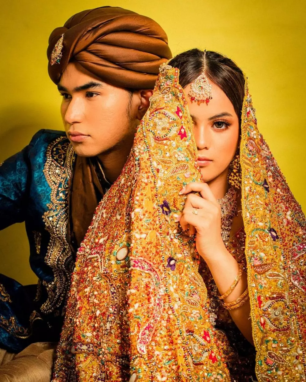 Putri D'academy dan Hari LIDA kenakan baju India Instagram © 2021 brilio.net Putri D'academy dan Hari LIDA kenakan baju India Instagram © 2021 brilio.net