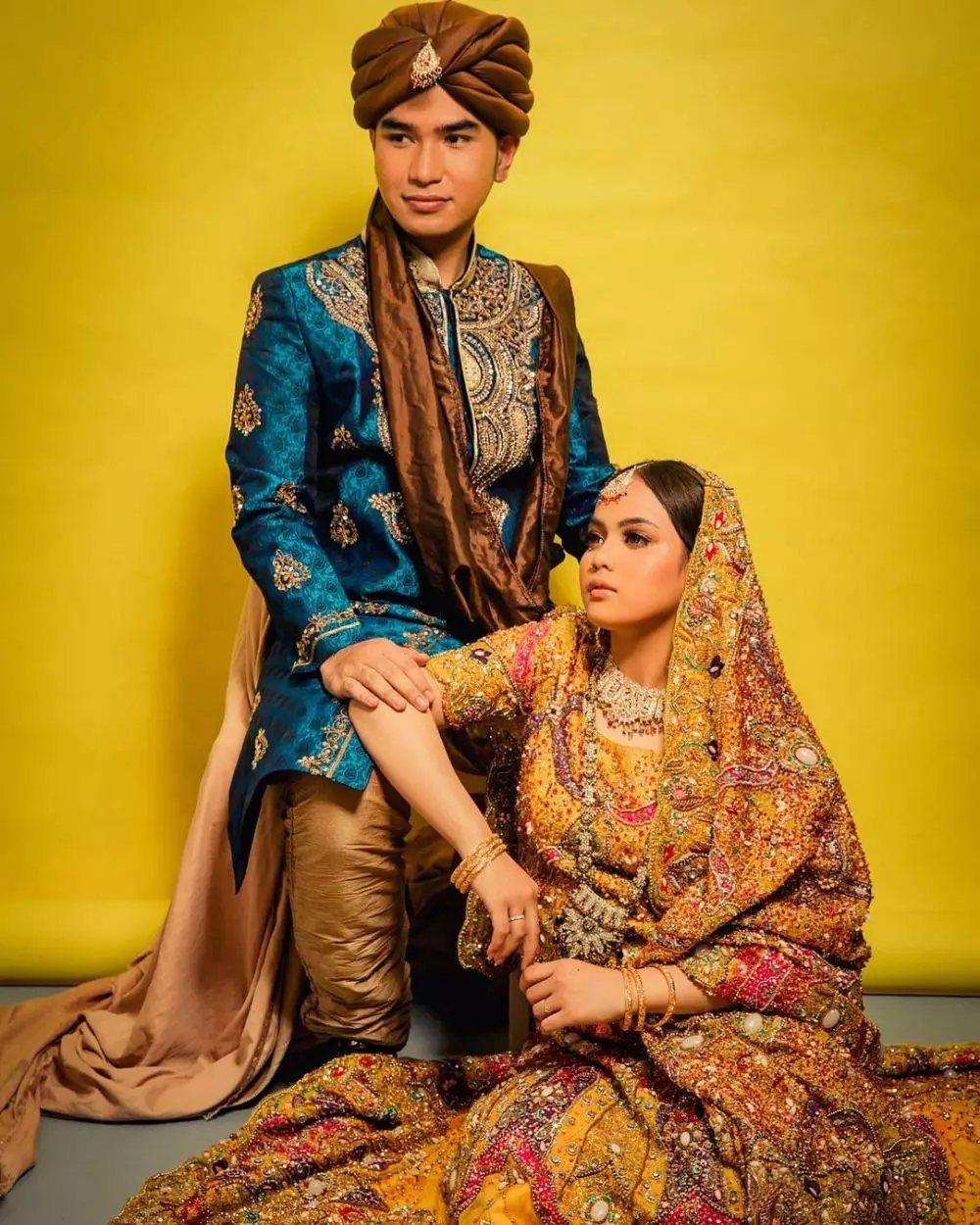 Putri D'academy dan Hari LIDA kenakan baju India Instagram © 2021 brilio.net Putri D'academy dan Hari LIDA kenakan baju India Instagram © 2021 brilio.net