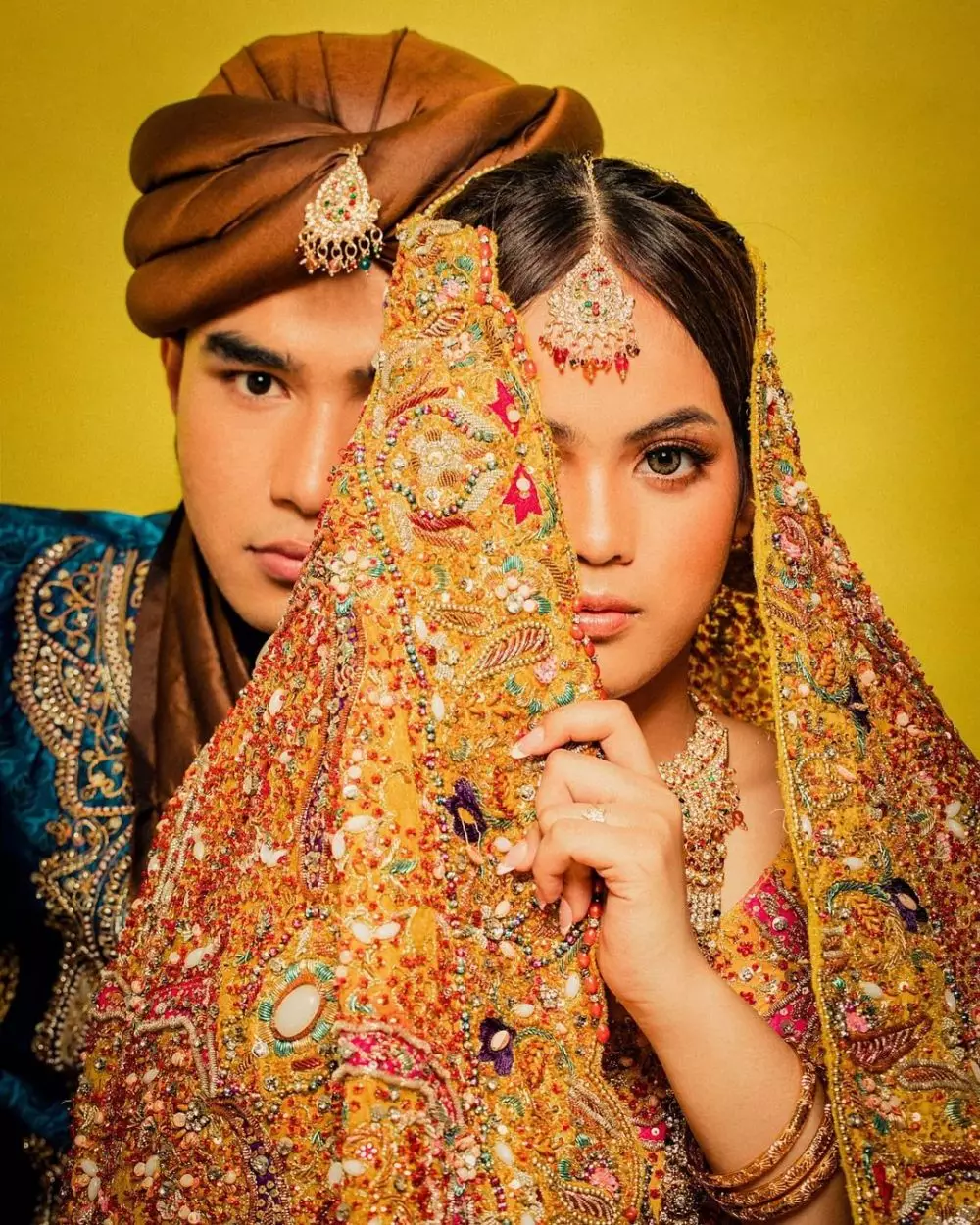 Putri D'academy dan Hari LIDA kenakan baju India Instagram © 2021 brilio.net Putri D'academy dan Hari LIDA kenakan baju India Instagram © 2021 brilio.net