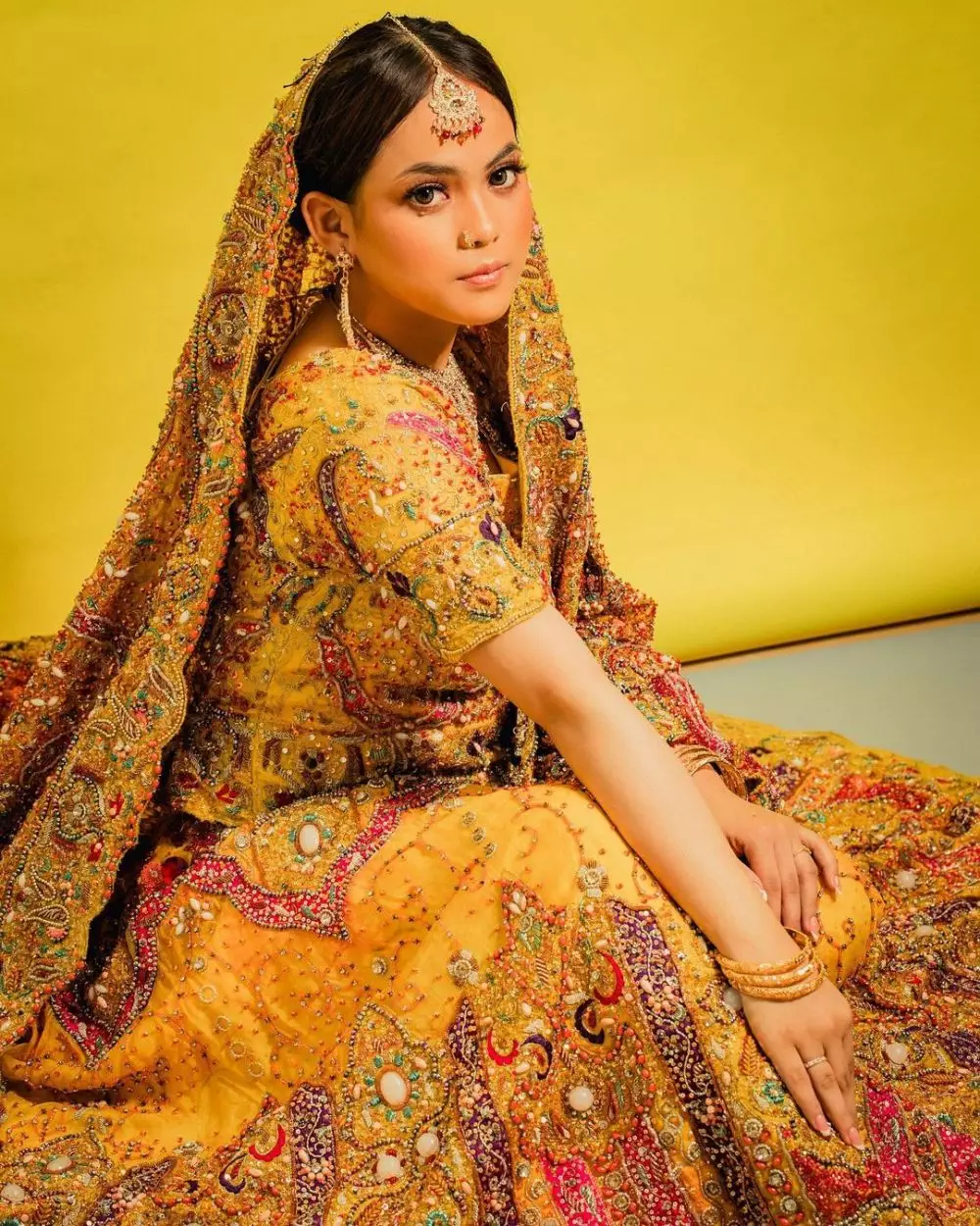 Putri D'academy dan Hari LIDA kenakan baju India Instagram © 2021 brilio.net Putri D'academy dan Hari LIDA kenakan baju India Instagram © 2021 brilio.net