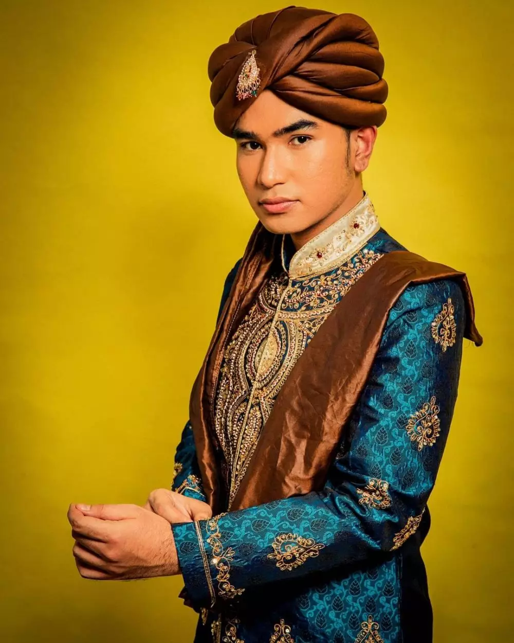 Putri D'academy dan Hari LIDA kenakan baju India Instagram © 2021 brilio.net Putri D'academy dan Hari LIDA kenakan baju India Instagram © 2021 brilio.net