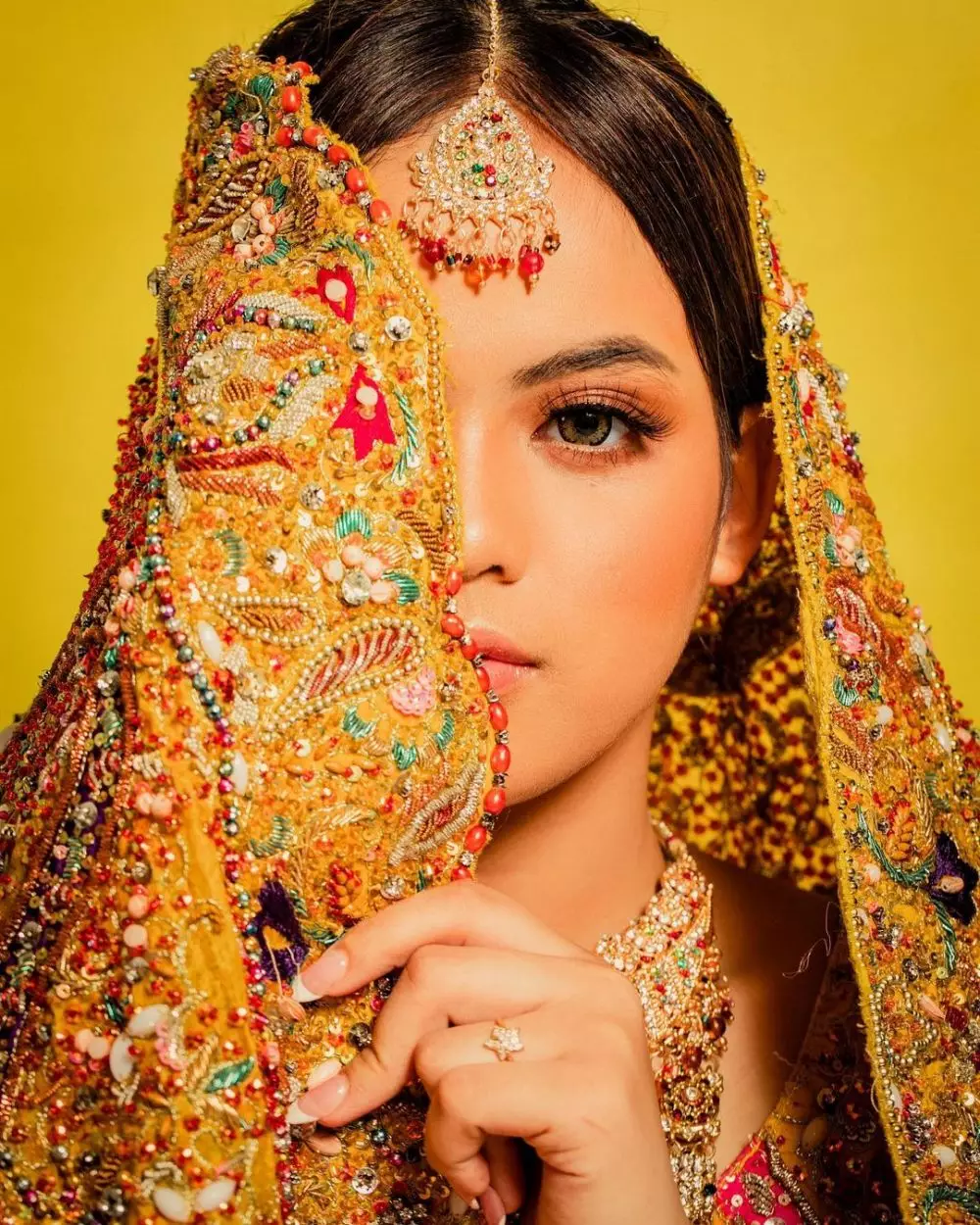 Putri D'academy dan Hari LIDA kenakan baju India Instagram © 2021 brilio.net Putri D'academy dan Hari LIDA kenakan baju India Instagram © 2021 brilio.net