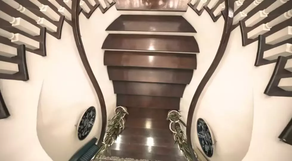 tangga Yuni Shara © YouTube