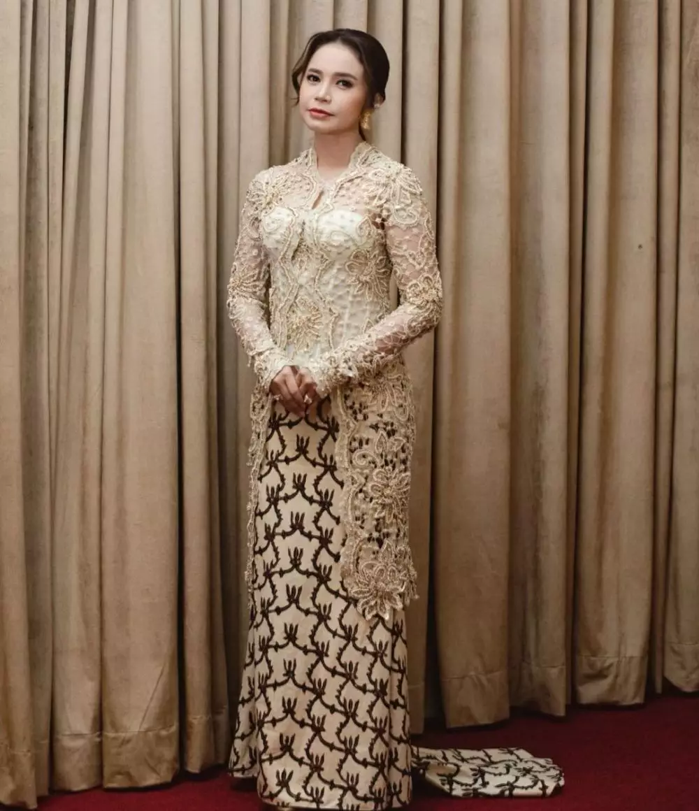 Gaya penyanyi saat kondangan © Instagram Gaya penyanyi saat kondangan © Instagram