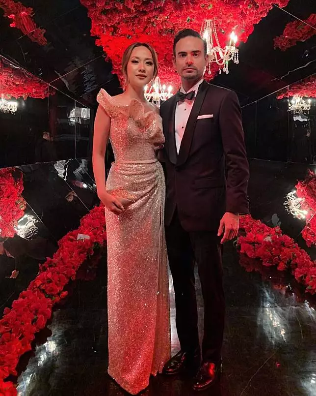 Gaya penyanyi saat kondangan © Instagram Gaya penyanyi saat kondangan © Instagram