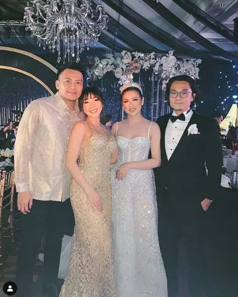 Gaya penyanyi saat kondangan © Instagram Gaya penyanyi saat kondangan © Instagram