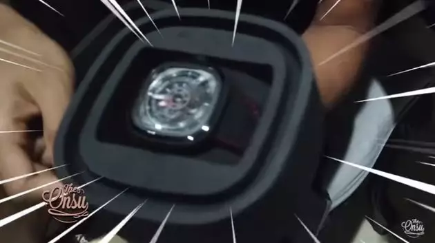 Betrand Peto buka kado ultah © 2021 brilio.net Betrand Peto buka kado ultah © 2021 brilio.net