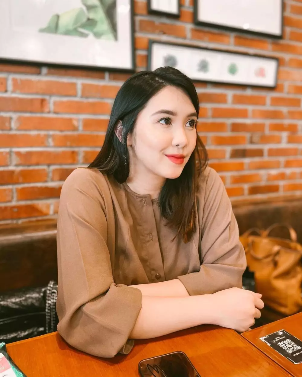 Pesona Emily Akman adik Putri Anne © Instagram Pesona Emily Akman adik Putri Anne © Instagram