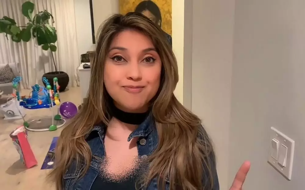 Azhari bersaudara rayakan ulang tahun Calyca © 2021 brilio.net YouTube Azhari bersaudara rayakan ulang tahun Calyca © 2021 brilio.net YouTube