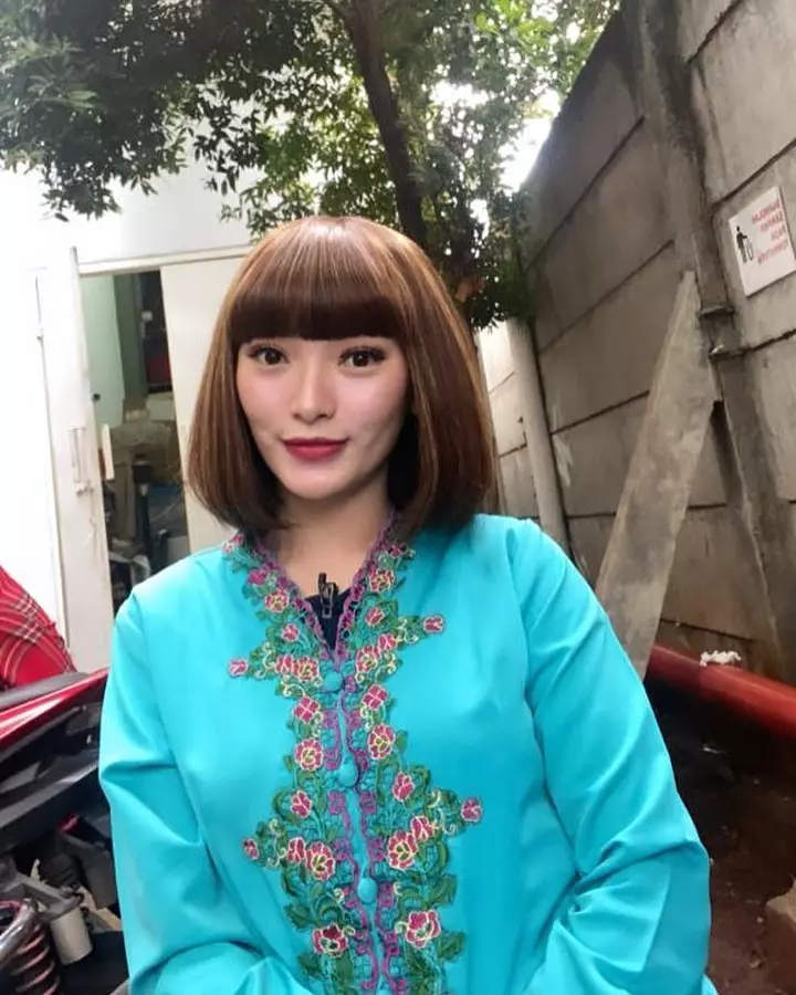 Zaskia Gotik pakai wig © Instagram Zaskia Gotik pakai wig © Instagram