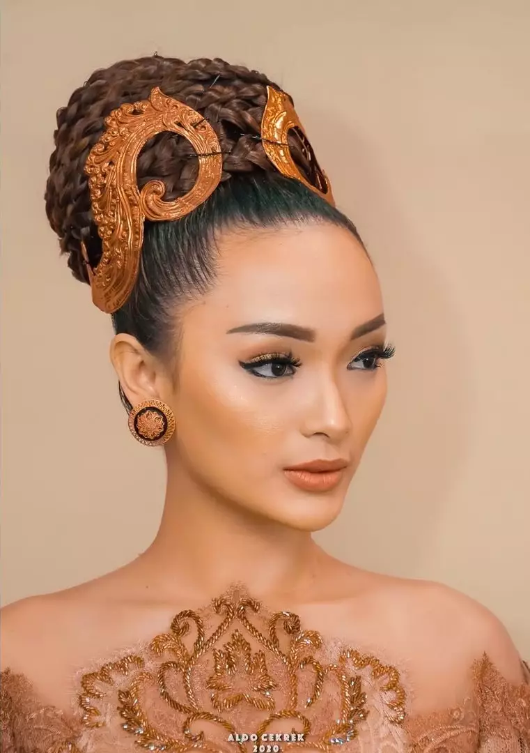 Zaskia Gotik pakai wig © Instagram Zaskia Gotik pakai wig © Instagram