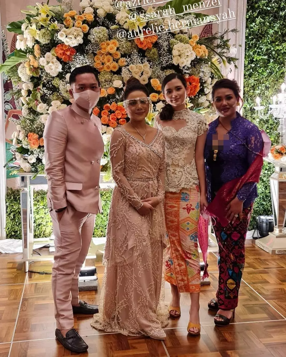 beda gaya Sarah Menzel © 2021 brilio.net