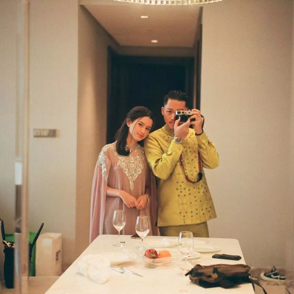 beda gaya Sarah Menzel © 2021 brilio.net