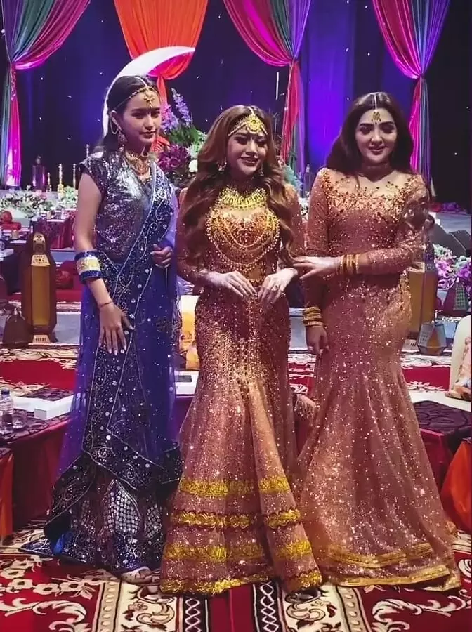 beda gaya Sarah Menzel © 2021 brilio.net