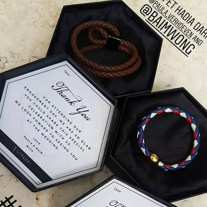 suvenir lamaran seleb © 2021 brilio.net suvenir lamaran seleb © 2021 brilio.net