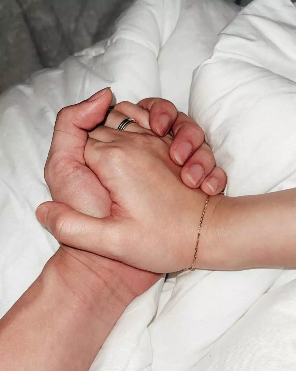 Fakta Rey Mbayang dan Dinda Hauw positif Covid-19 © Instagram