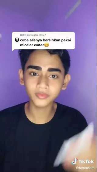 cowok alisnya tebal bak alis palsu TikTok