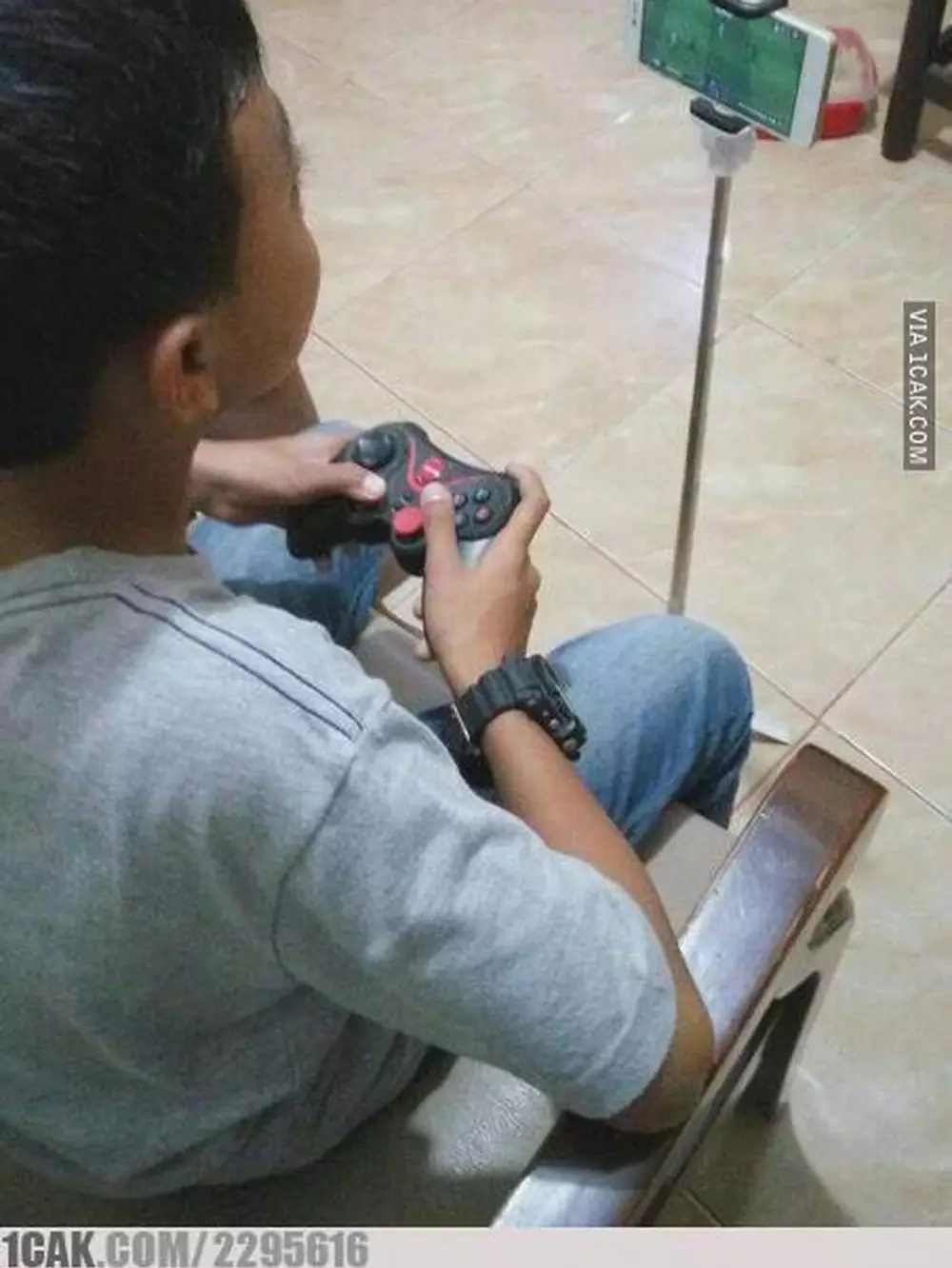 tingkah kocak main game Berbagai sumber