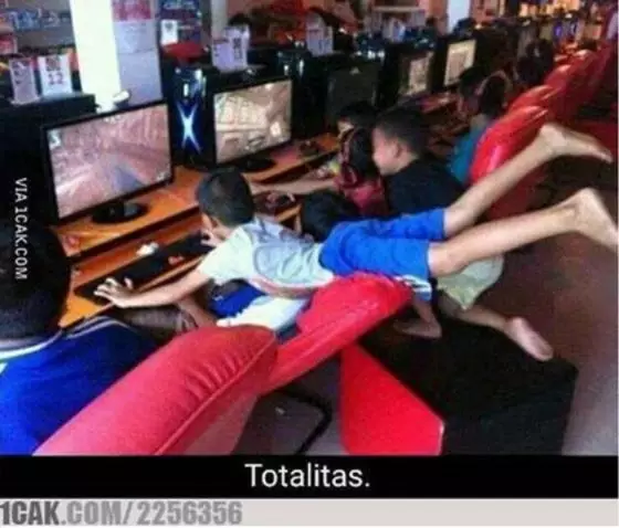 tingkah kocak main game Berbagai sumber