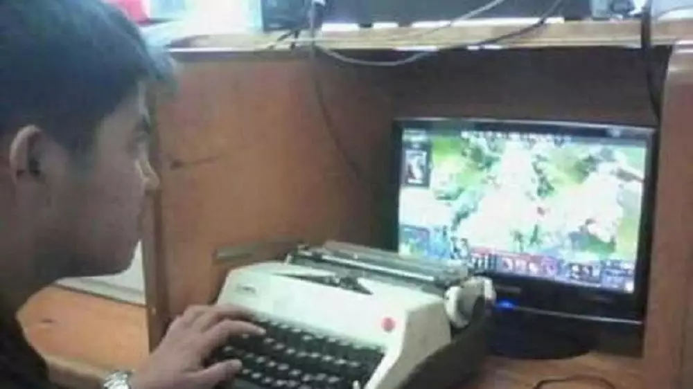 tingkah kocak main game Berbagai sumber