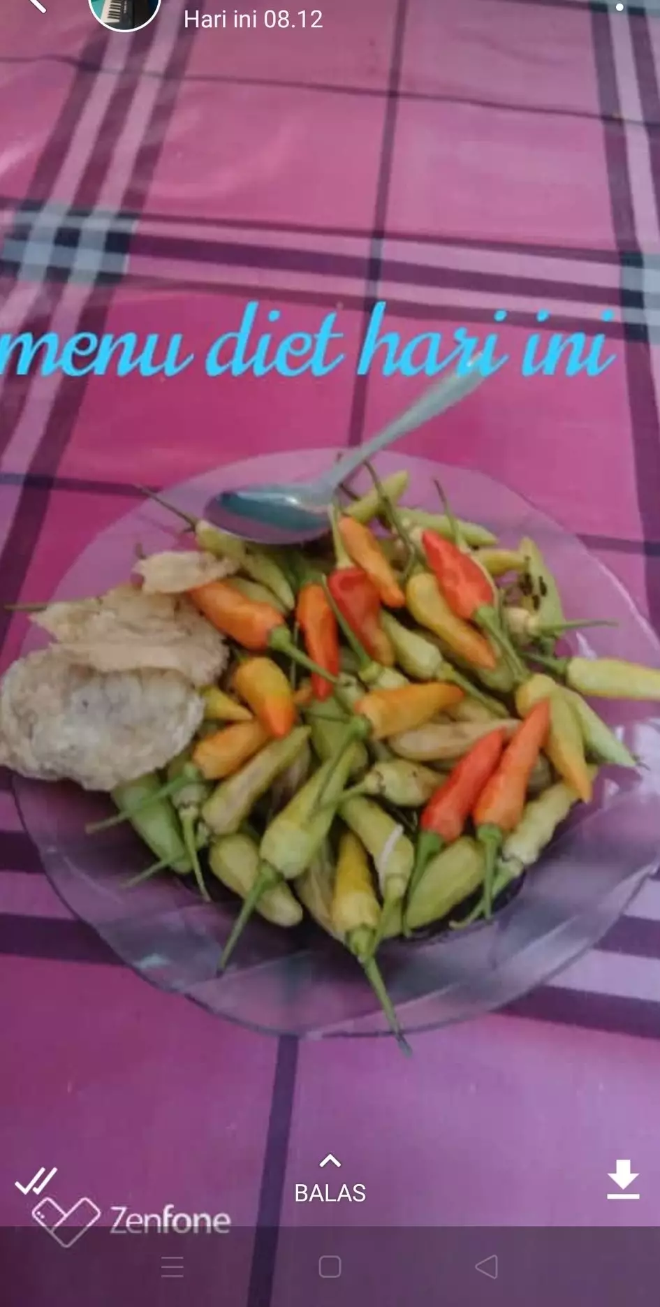 netizen pamer makanan di WA © berbagai sumber