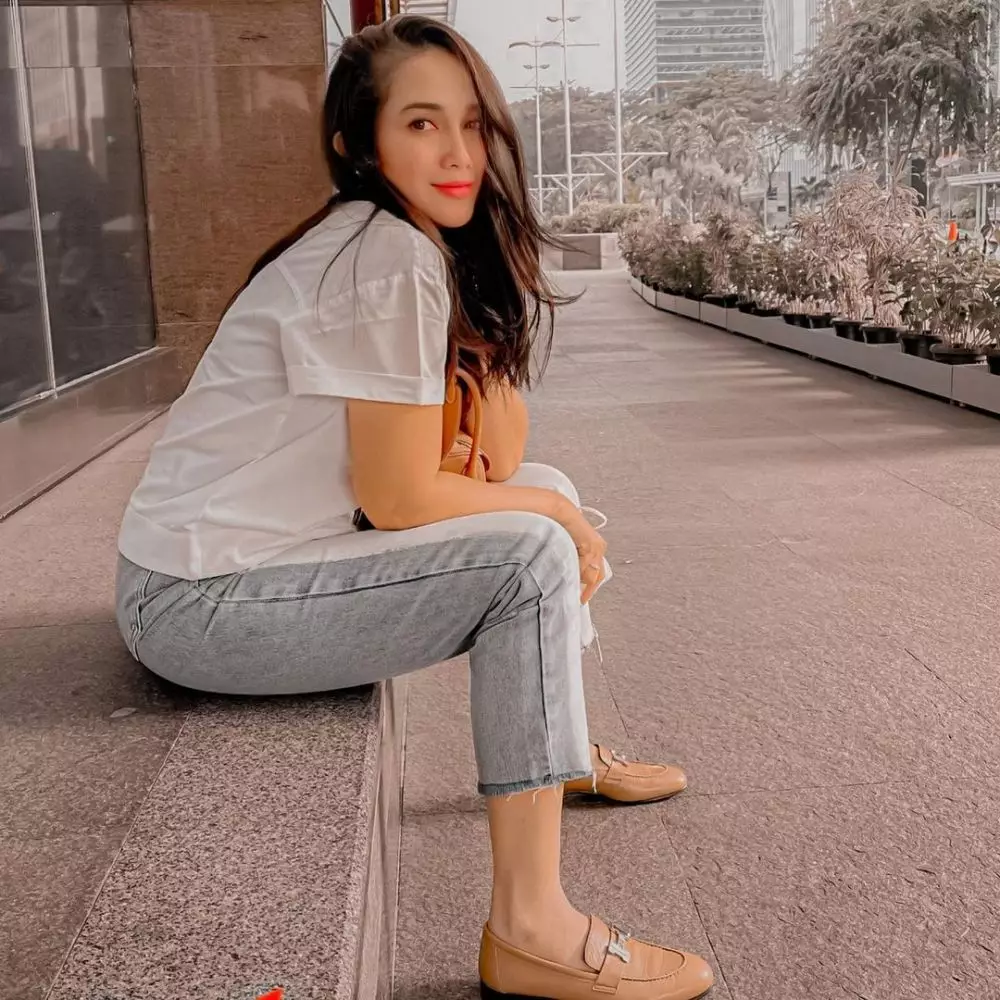 Potret terbaru Ussy Sulistiawaty makin langsing © Instagram