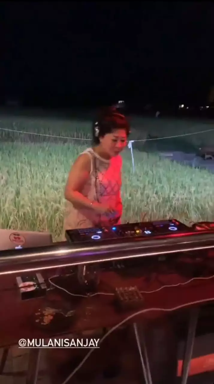 ulang tahun Bunga Zainal ke-34 © 2021 brilio.net ulang tahun Bunga Zainal ke-34 © 2021 brilio.net