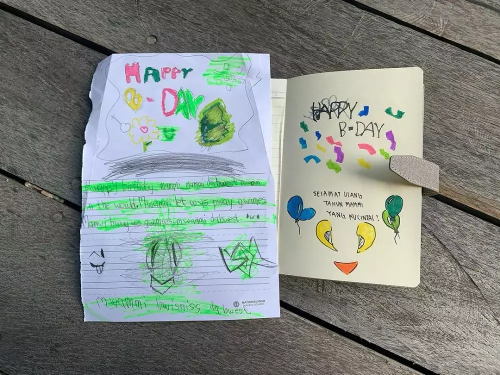 ulang tahun Bunga Zainal ke-34 © 2021 brilio.net ulang tahun Bunga Zainal ke-34 © 2021 brilio.net