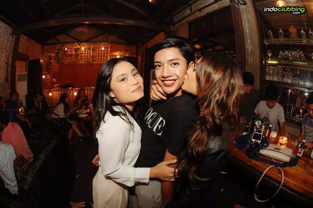 Potret lawas Aurel Hermansyah dan Millendaru © Instagram Potret lawas Aurel Hermansyah dan Millendaru © Instagram