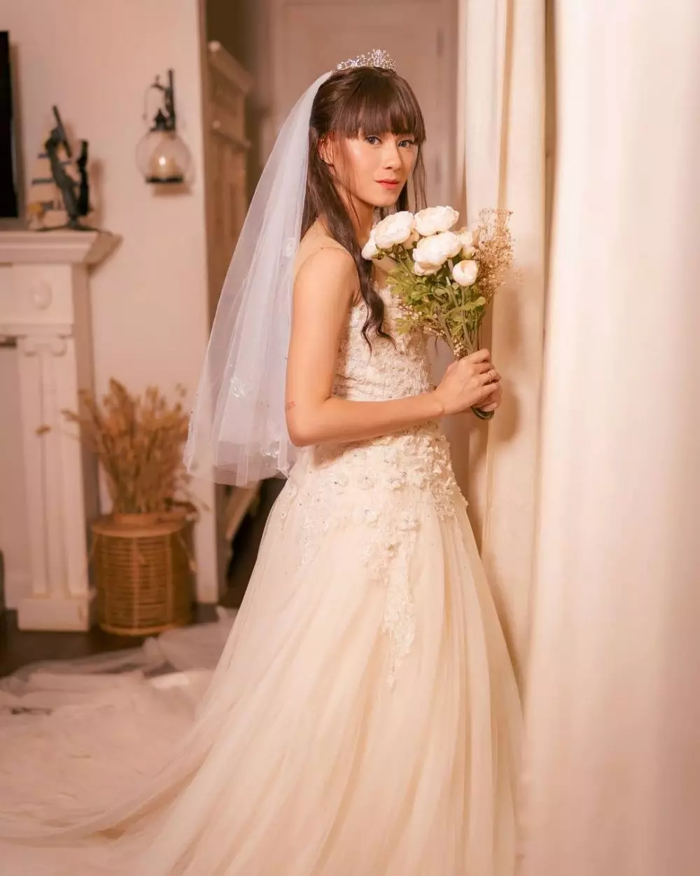 Dara The Virgin & Tyo pakai baju pengantin © 2021 brilio.net Dara The Virgin & Tyo pakai baju pengantin © 2021 brilio.net