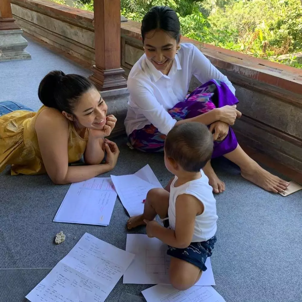 Keseharian Happy Salma © Instagram