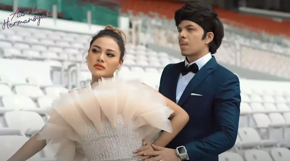 prewedding Atta Aurel di GBK © YouTube prewedding Atta Aurel di GBK © YouTube
