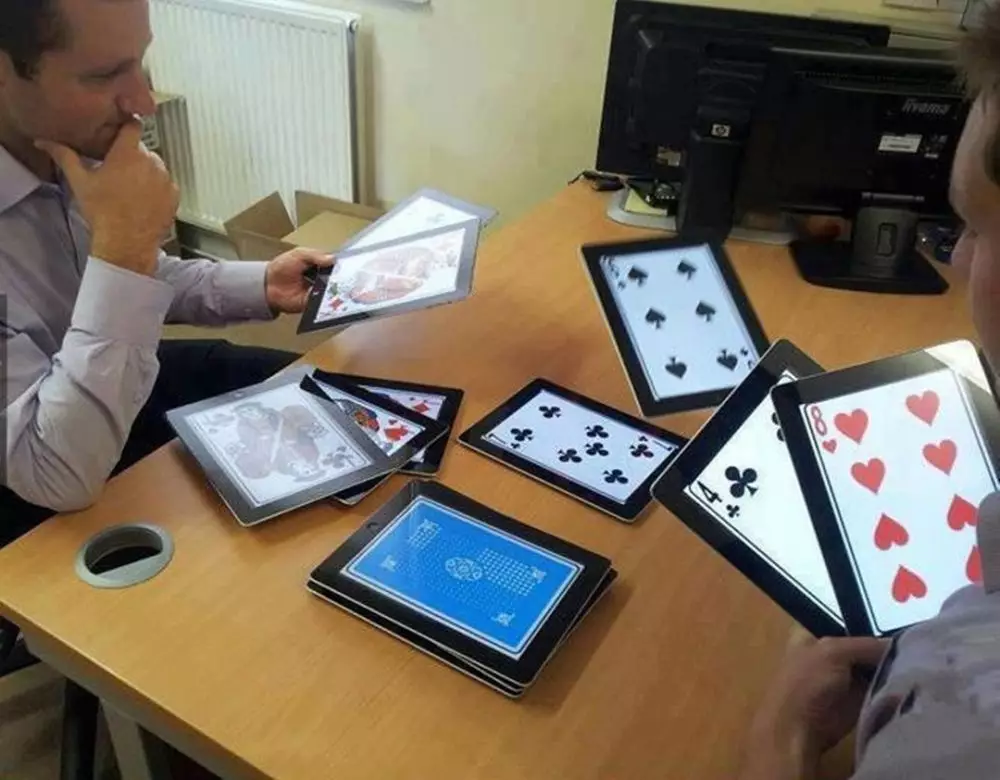 momen main kartu © Berbagai Sumber 