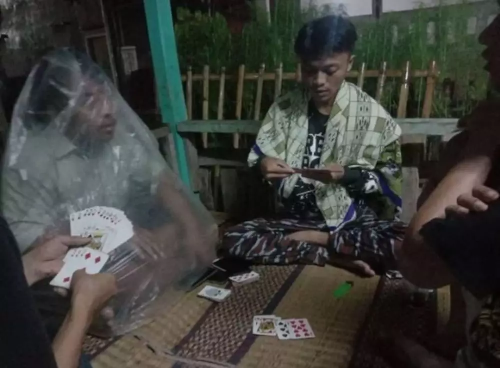 momen main kartu © Berbagai Sumber 