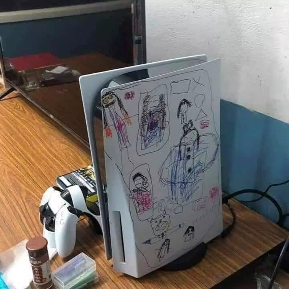 aksi coret-coret benda © Berbagai Sumber 