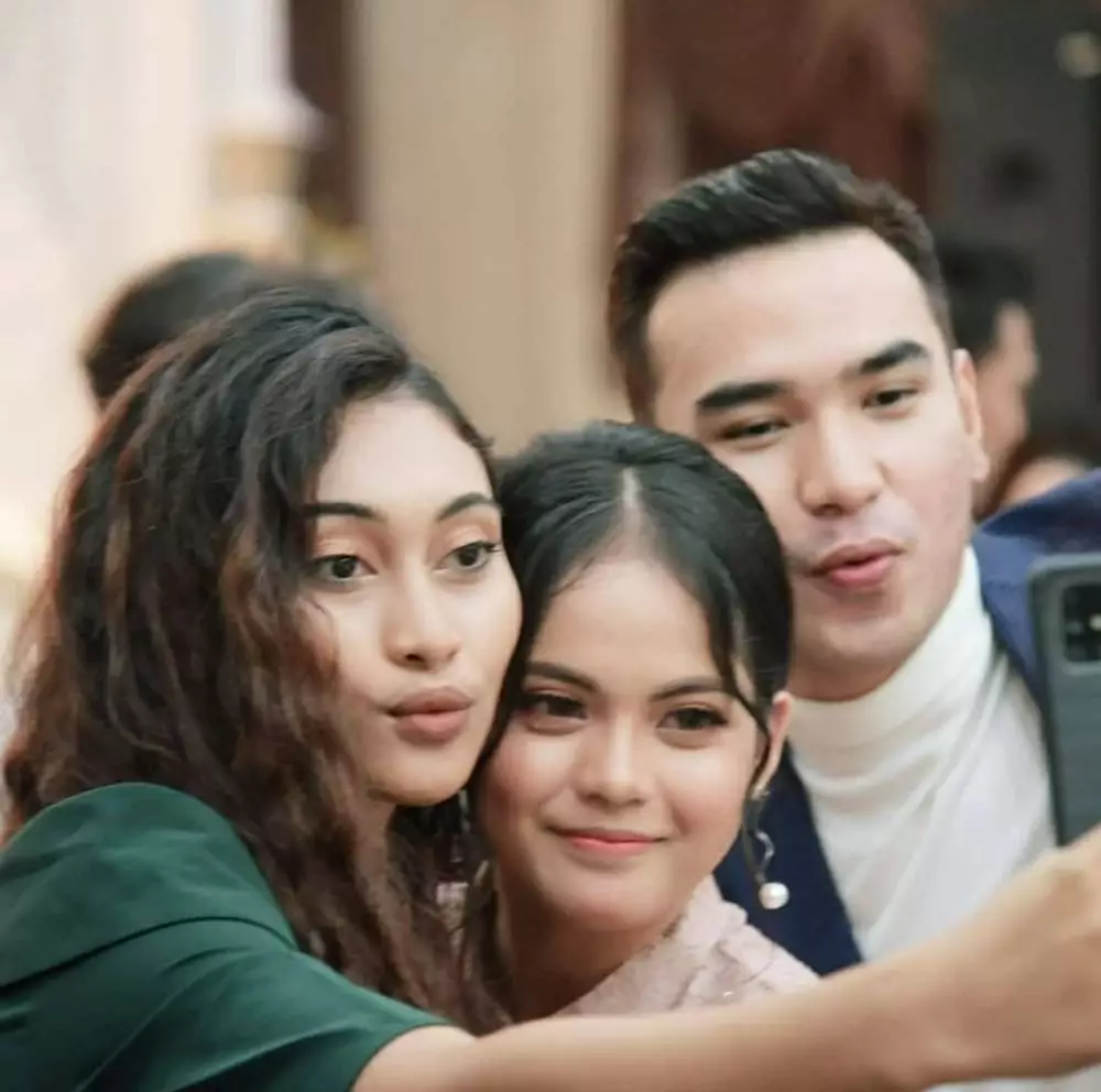 gaya Putri DA kondangan ©Instagram