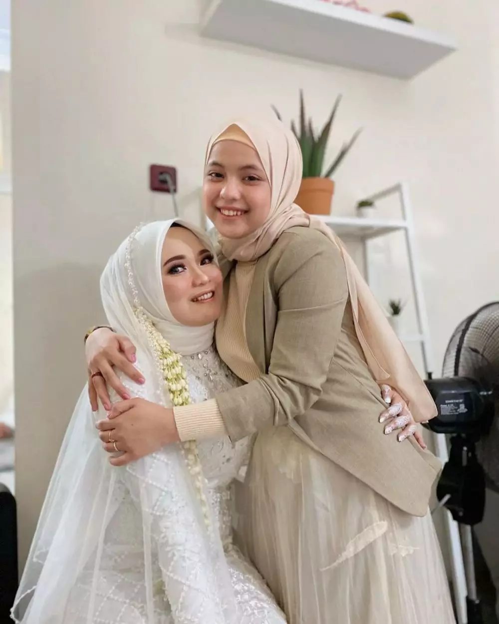 gaya Putri DA kondangan ©Instagram