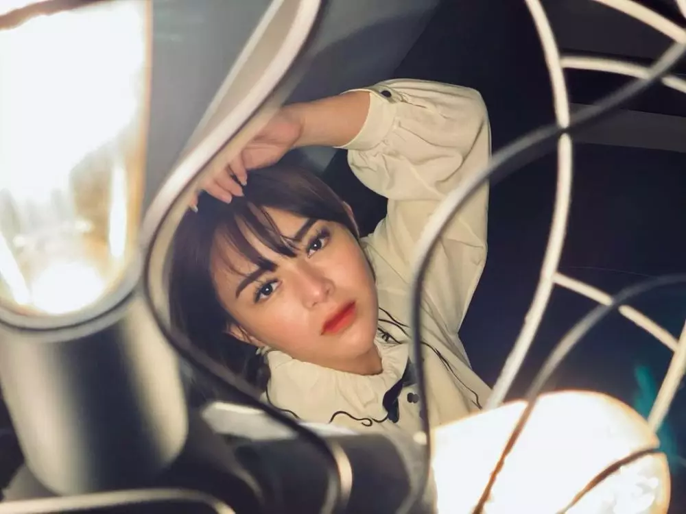 Potret Amanda Manopo berponi Instagram Potret Amanda Manopo berponi Instagram