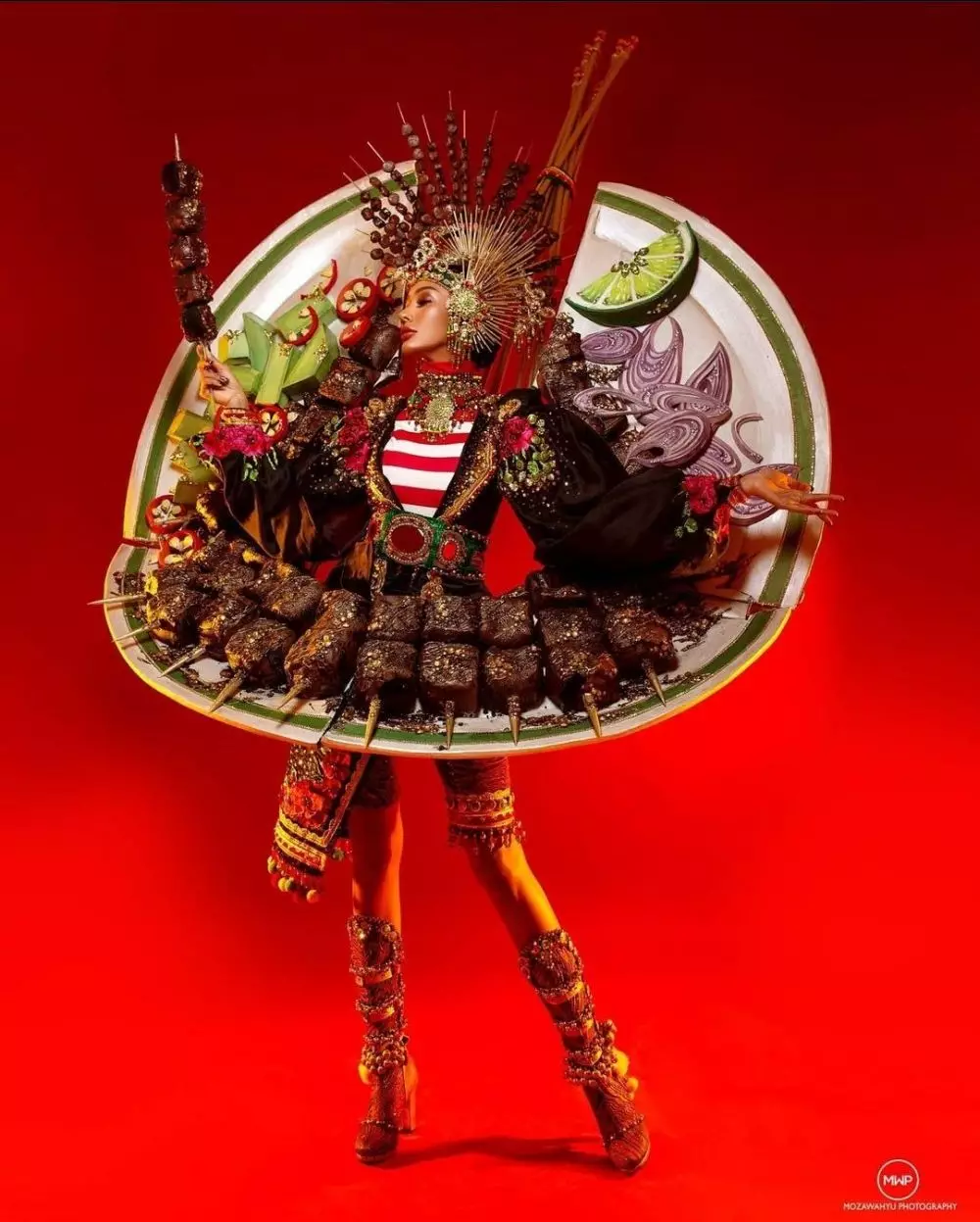 kostum sate Aurra Kharrisma © berbagai sumber kostum sate Aurra Kharrisma © berbagai sumber