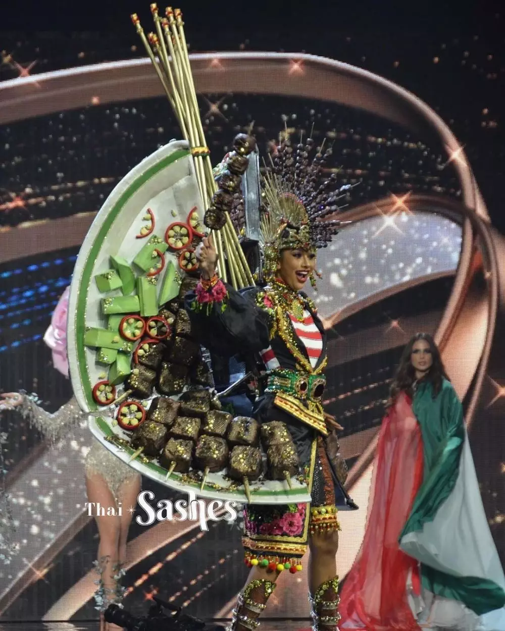 kostum sate Aurra Kharrisma © berbagai sumber kostum sate Aurra Kharrisma © berbagai sumber