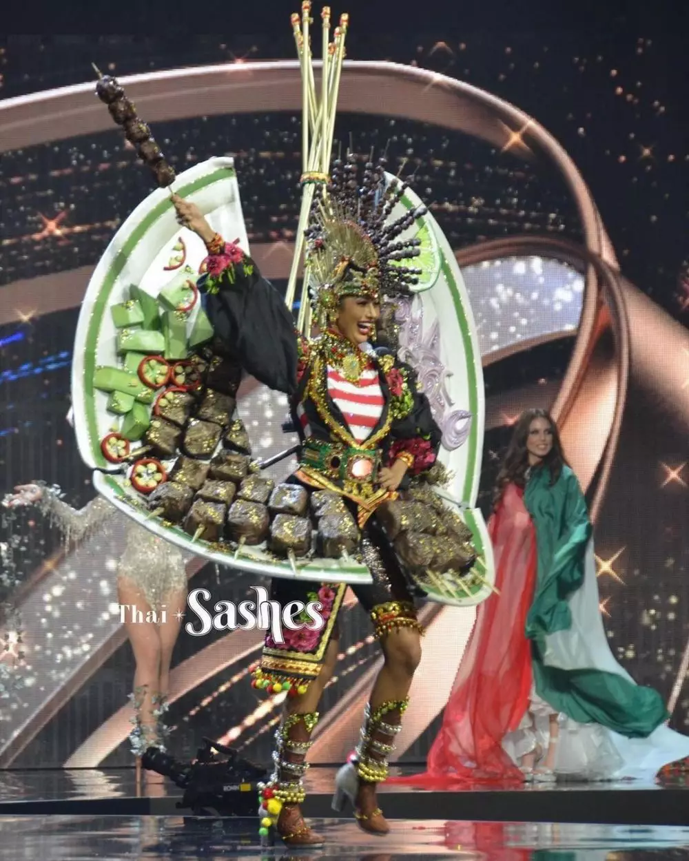 kostum sate Aurra Kharrisma © berbagai sumber kostum sate Aurra Kharrisma © berbagai sumber