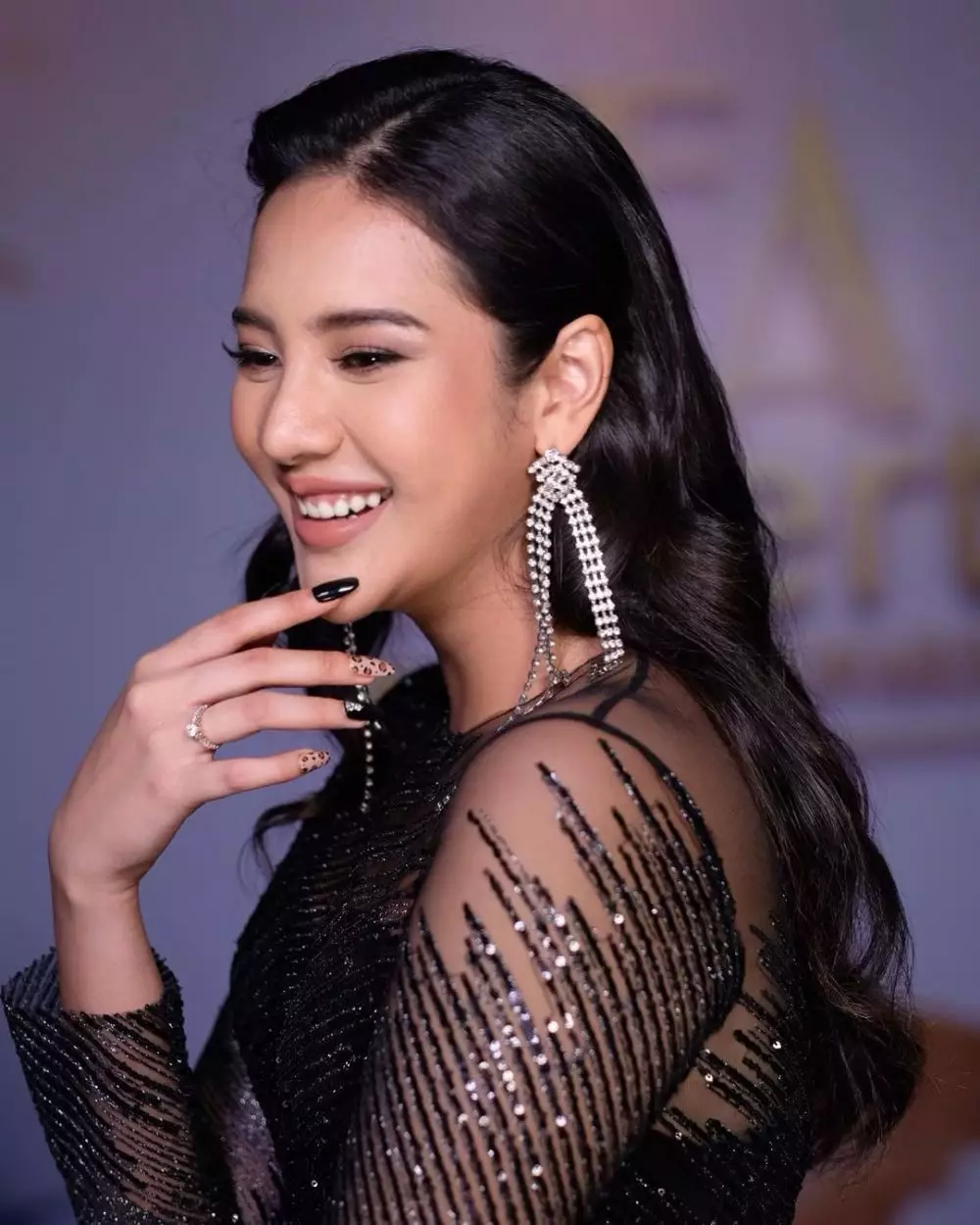 Pesona Anya Geraldine saat dianugerahi Fashionable Youth Instagram Pesona Anya Geraldine saat dianugerahi Fashionable Youth Instagram