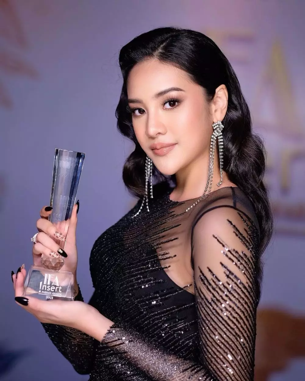 Pesona Anya Geraldine saat dianugerahi Fashionable Youth Instagram Pesona Anya Geraldine saat dianugerahi Fashionable Youth Instagram
