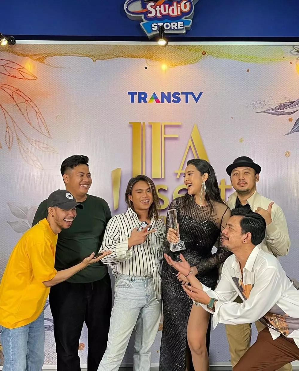 Pesona Anya Geraldine saat dianugerahi Fashionable Youth Instagram Pesona Anya Geraldine saat dianugerahi Fashionable Youth Instagram